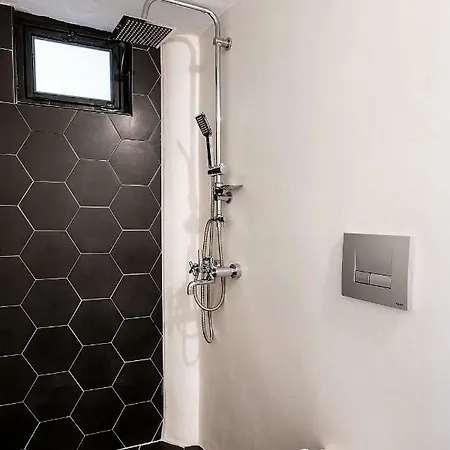 Artemide Places-splantzia Square Apartment