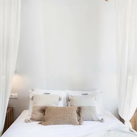 Artemide Places-splantzia Square